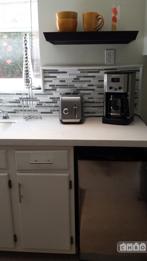 Millbrae rental with fully stocked kitchen