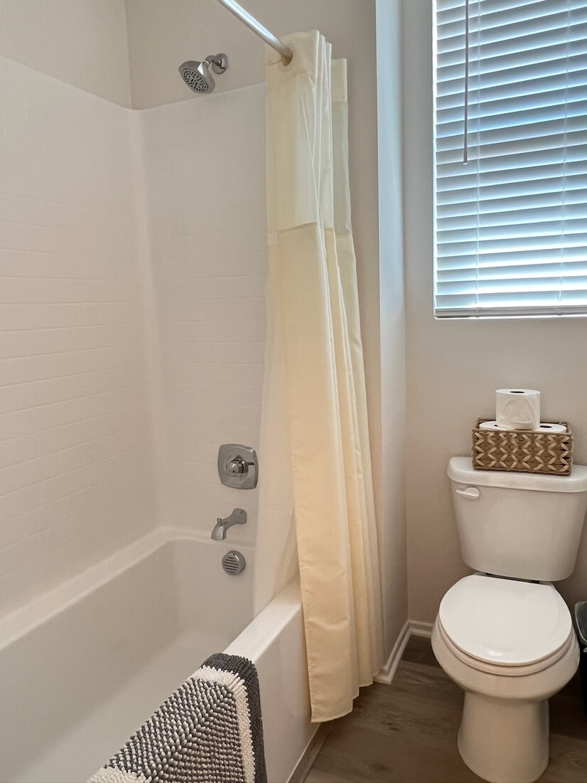 Spacious Furnished in Heart Victorville