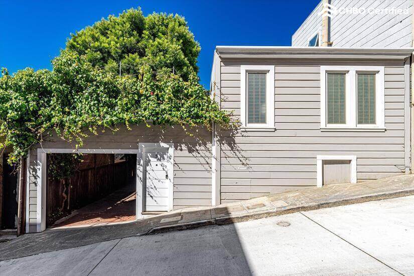 Single Family Home in North Beach