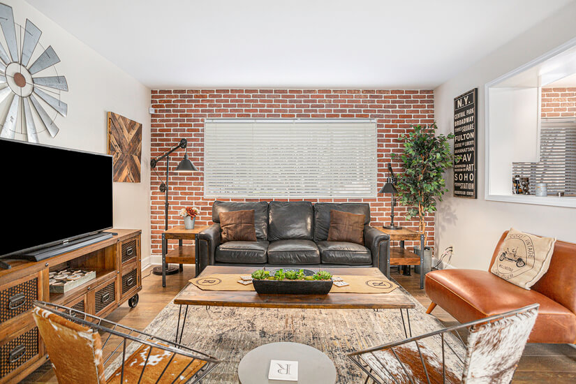 Living and Entertainment Area