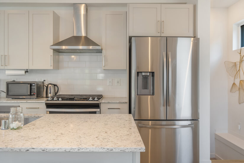 Modern 2BR  Den 3BA  Walk to Train