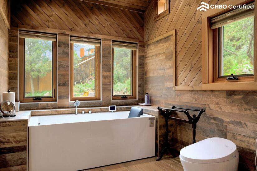 Spacious Cabin with Mountain View