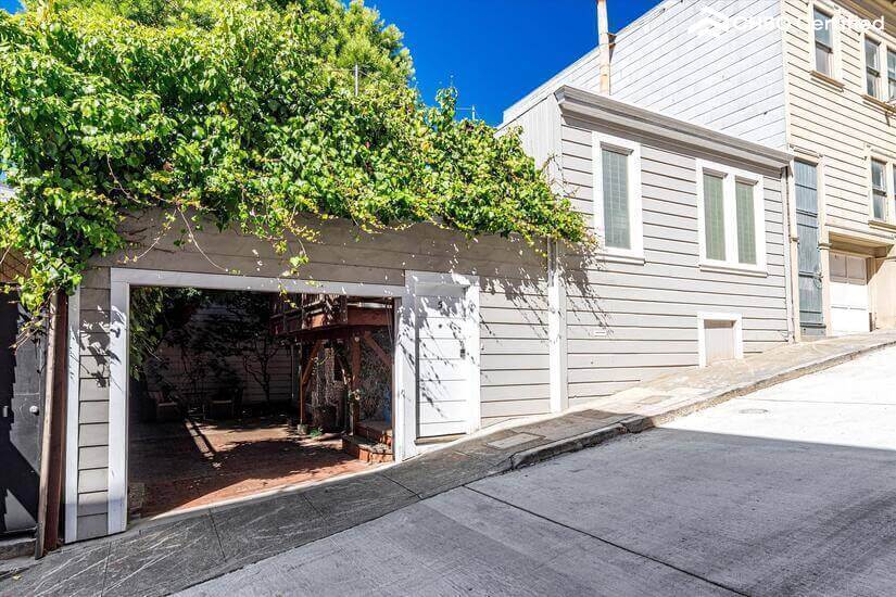 Single Family Home in North Beach