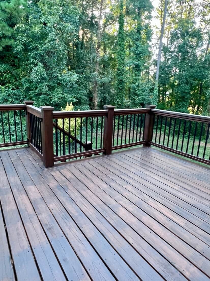View of the deck w/o deck furniture