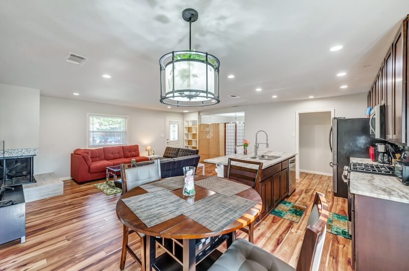 Gorgeous Brickhome 4/2 Updated! Modern!