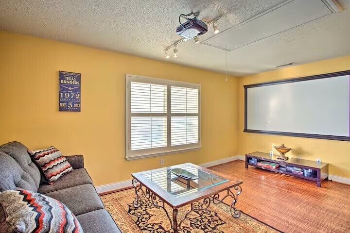 Elegant Home with Pool Gym 04mi to Lake