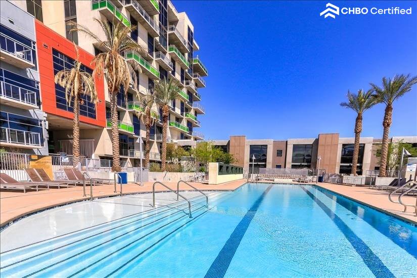 Beautifully Appointed 1 Bdm Condo 9th fl