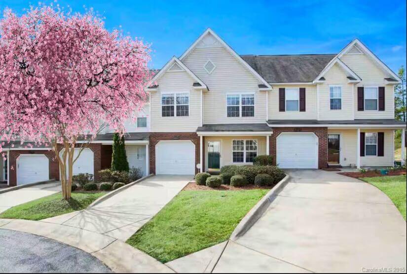 Spacious & Fully Furnished 3BD / 2.5BA Townhouse