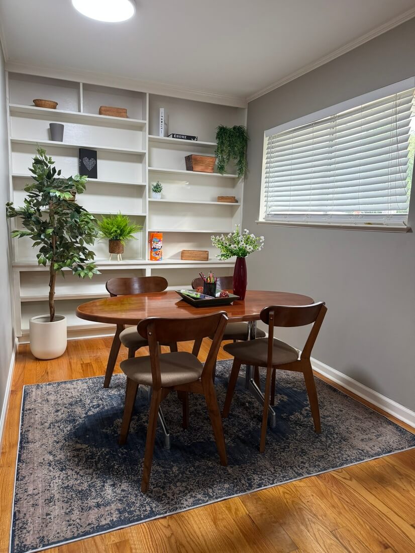 Breakfast nook