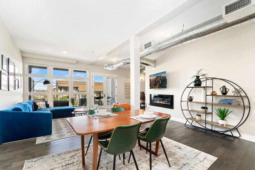 Living Room/Dining Area