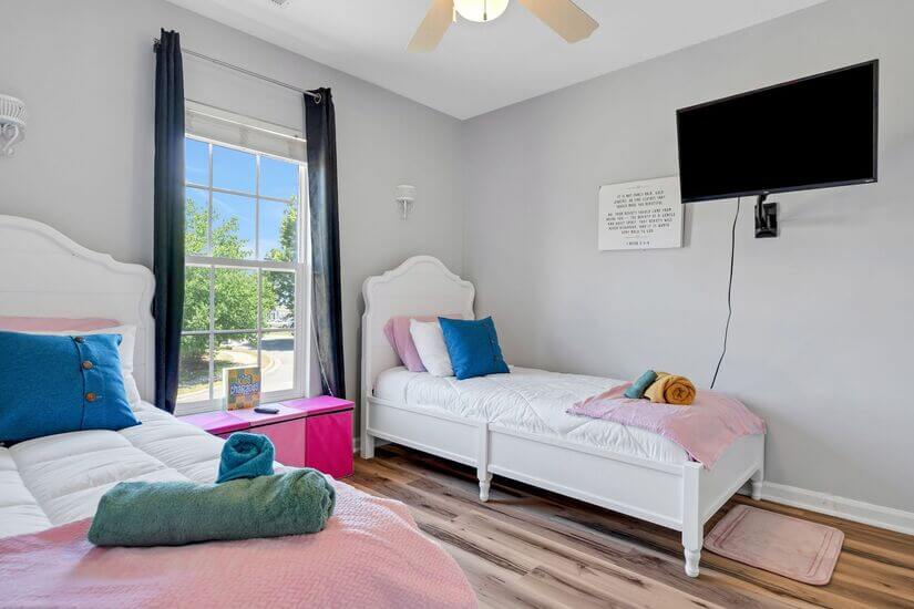 5 Bedroom Home Fence Hot Tub Park Arcade