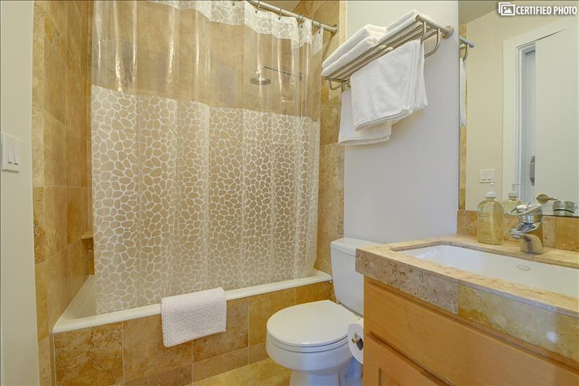 En suite bath for secondary bedroom