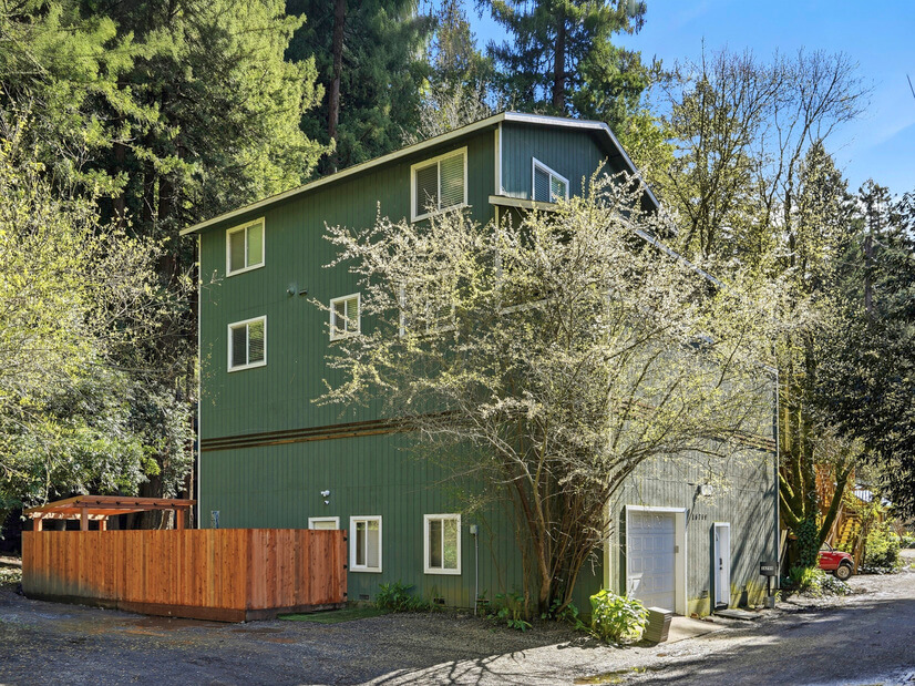 Furnished 5BR Executive Home | Hot Tub |