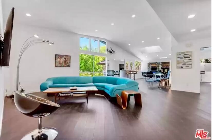 Furnished, high-style, relaxing home