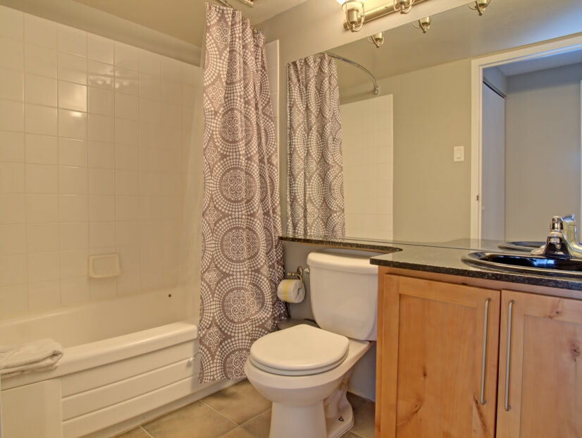 Executive 2 bedroom loft w/ garage