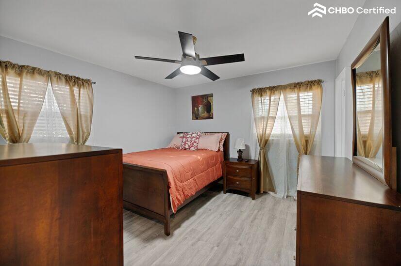 Sizeable Master Bedroom w/ queen size bed