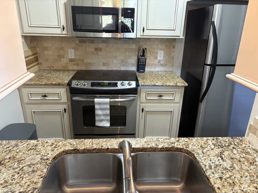 Granite countertops, stainless appliances