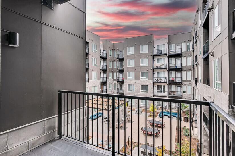 New Apt Near DIA and Hospitals