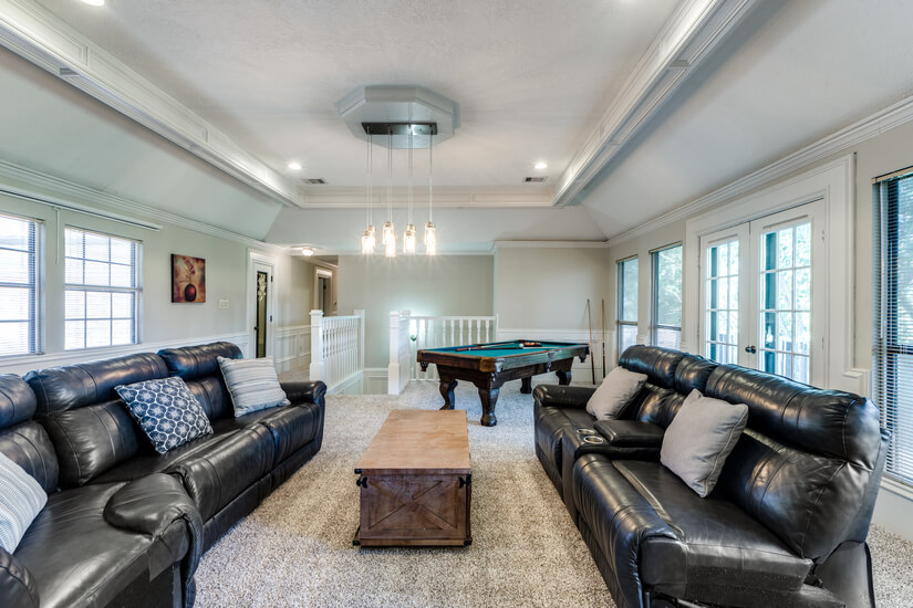 Great views of the golf course from gameroom.