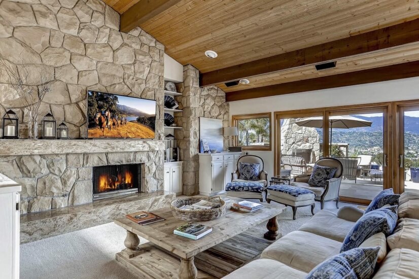 Living room w/ fireplace
