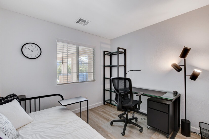 Office/Guest Bedroom (Twin pulls out to King)