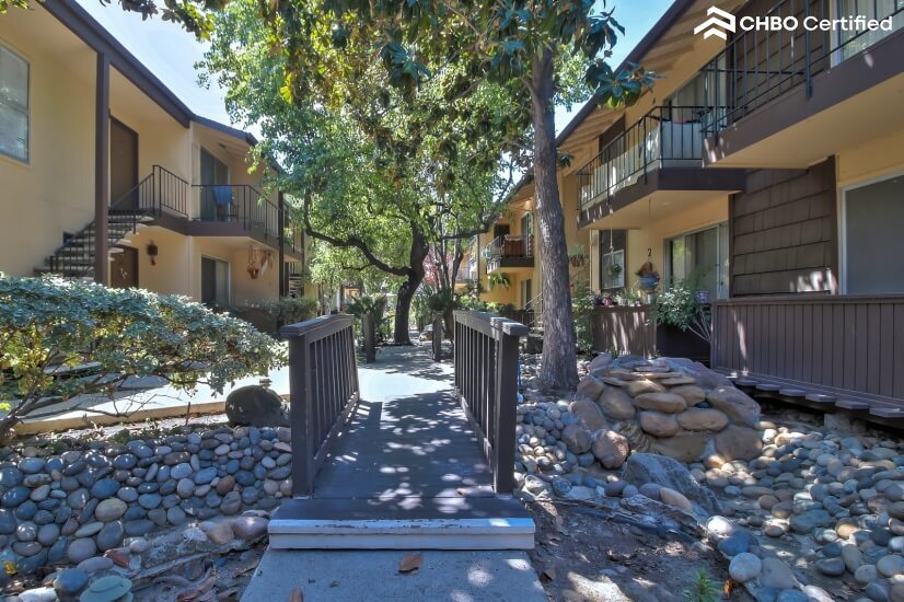 Luxury Executive Condo - New Renovation