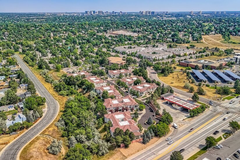 Convenient Location close to shopping