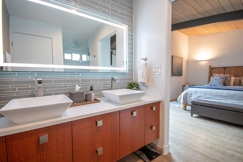 Master bedroom on-suite bathroom with shower