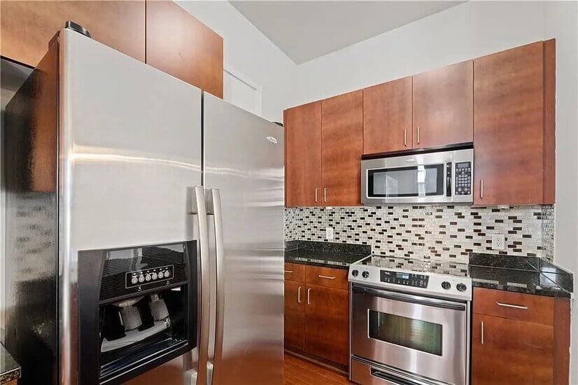 711 Cosmopolitan Dr NE 813