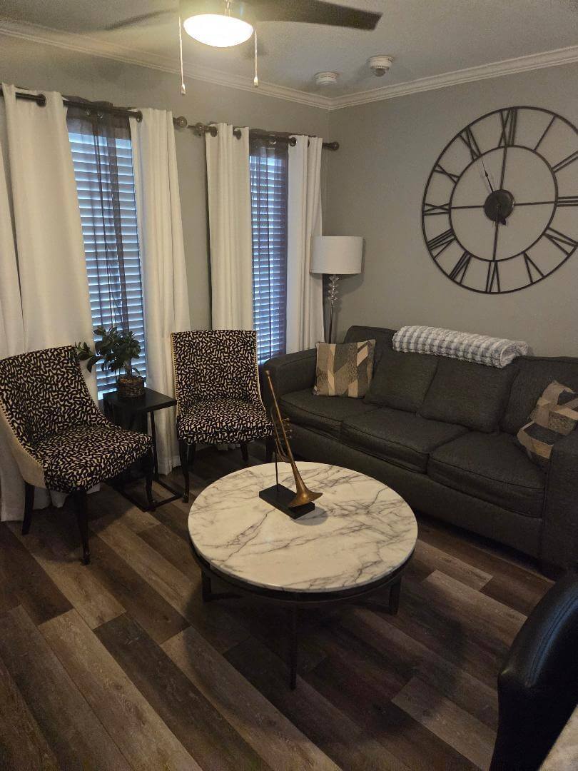 Beautiful 2 Bedroom Cottage Near Beach