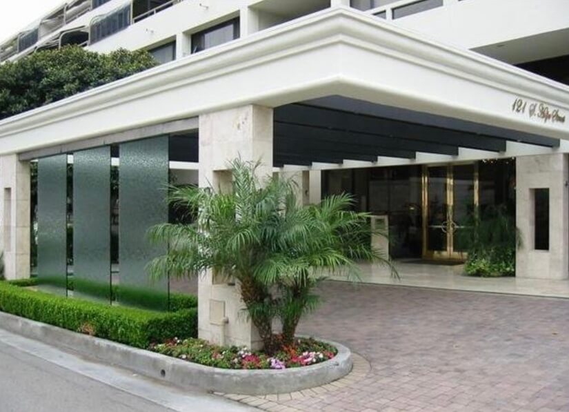 The Promenade, front entrance off Hope St