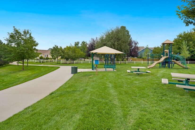 5 Bed 4 Bath Near Harmony Corridor