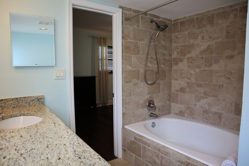 Second master bath with soaker tub/shower