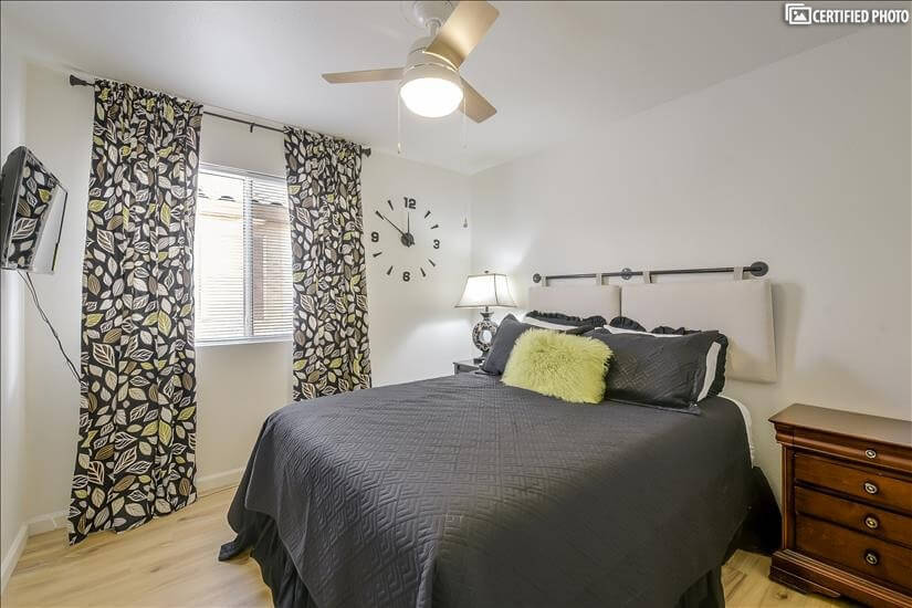 2nd bedroom with extremely comfortable luxury queen matress