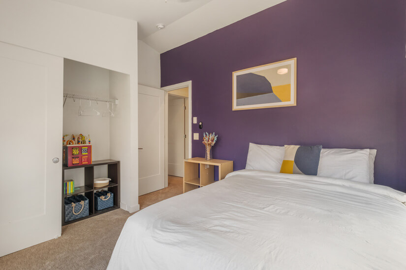 Modern 2BR  Den 3BA  Walk to Train