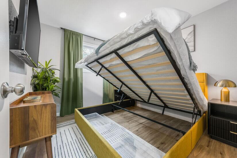 Extra storage space under the bed