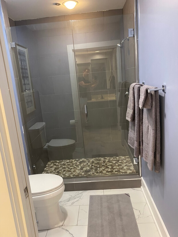 Frameless glass shower w/ Bluetooth Speaker