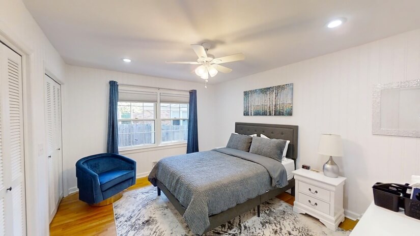 Large room, Queen Bed, Double closets, TV