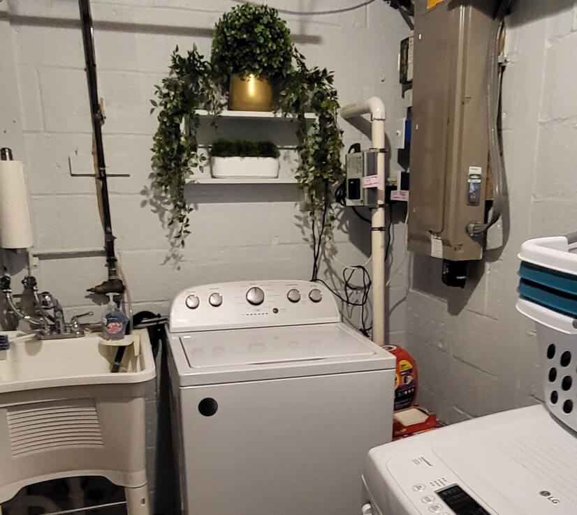 Laundry room, main level