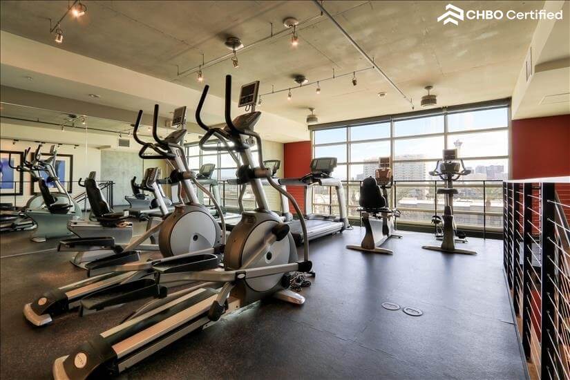 Beautifully Appointed 1 Bdm Condo 9th fl