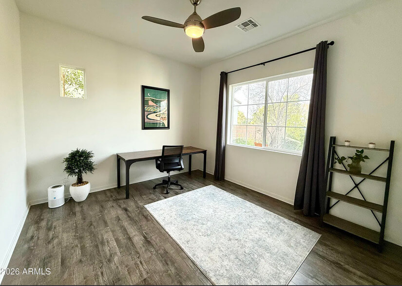 Bedroom 3 / office ready