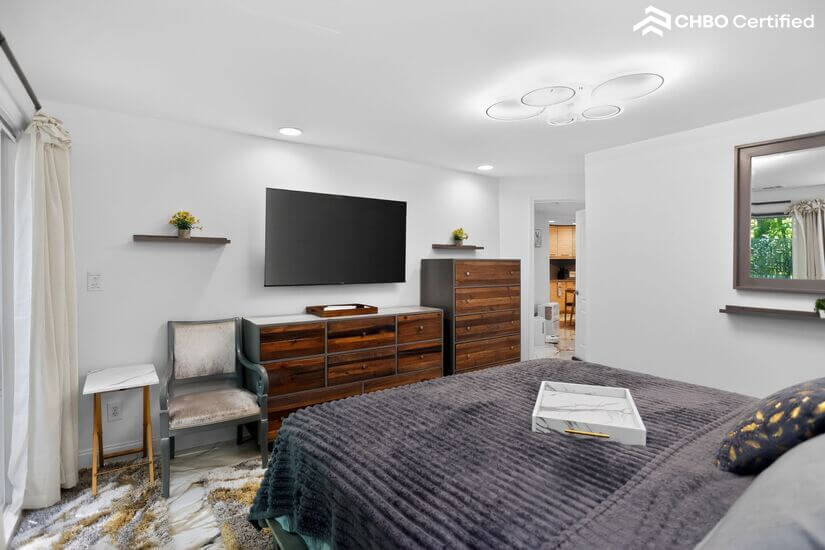 Primary: 60in Smart TV, 5 light settings, & ceiling fan