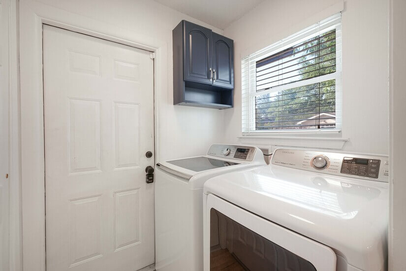 Laundry Room with Samsung Washer/Dryer