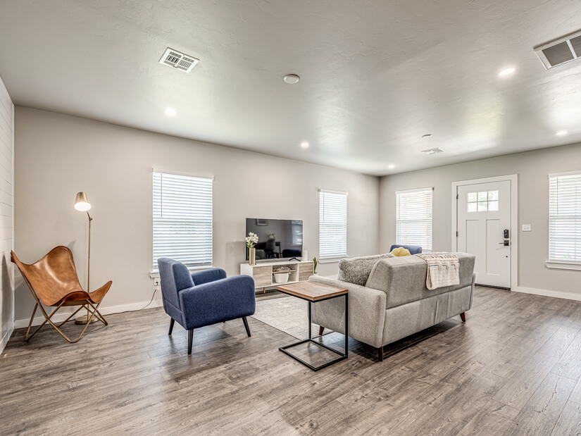 Newly Remodeled 3B 1.5B W/ King Bed