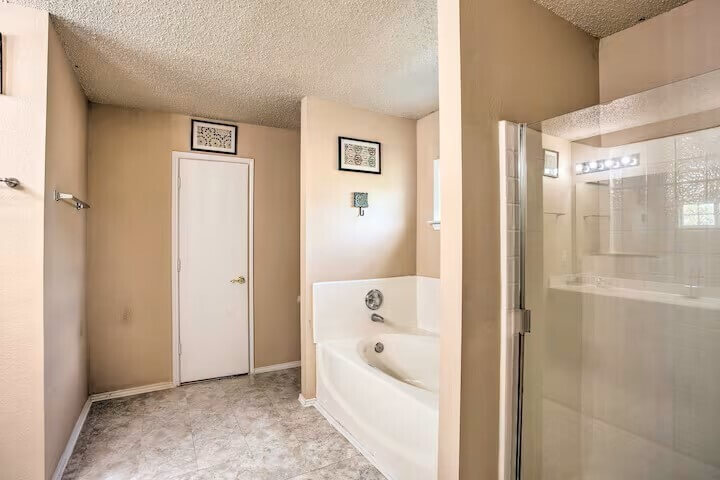 Elegant Home with Pool Gym 04mi to Lake