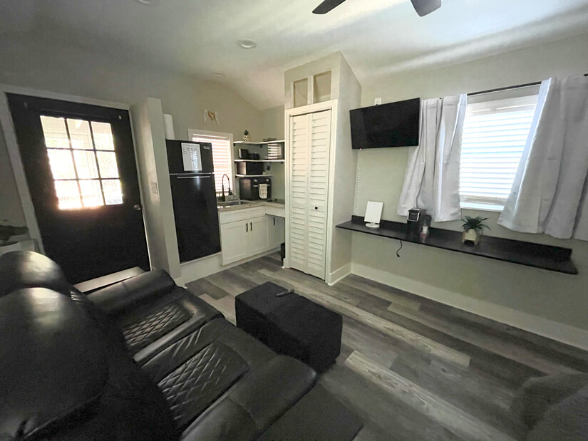 Beautiful Tiny House Cottage near Beach 