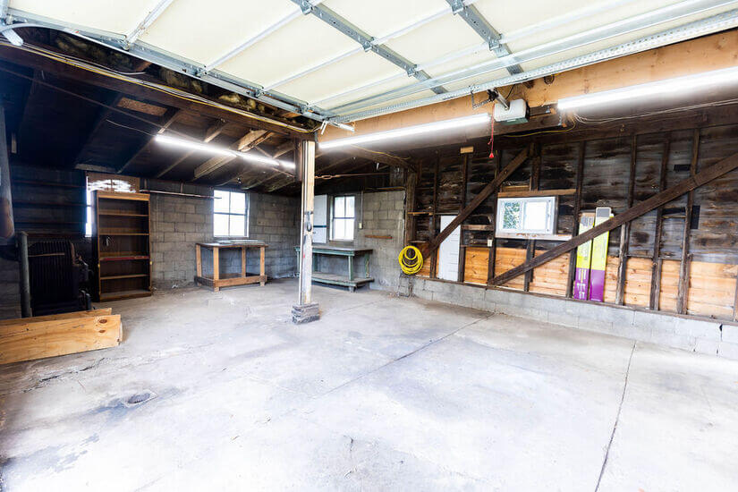 Garage, workshop and wood burning stove