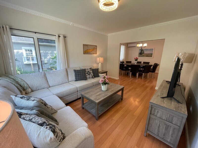 Spacious 5BR Near LIRR  Parks