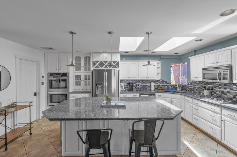 Kitchen with Island
