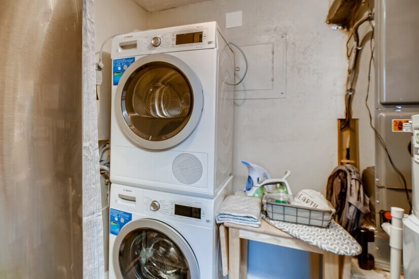 In-House Washer/Dryer Unit.